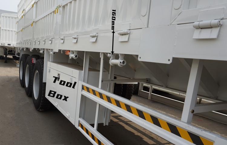 China Livestock Fence Semi Trailer for Sale in Mauritius | Livestock Trailer | CIMC Vehicles
