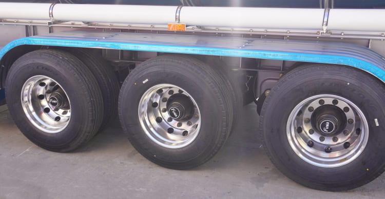 Fuel Tanker Trailer for Sale in Mauritius | Stainless Steel Tanker Trailer | CIMC Tank